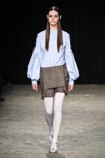 ヴェロニク ブランキーノ 2017-18年秋冬コレクション - 厳格さの中で知的に遊ぶ｜写真28