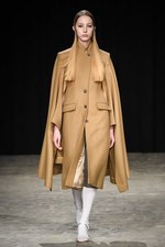 ヴェロニク ブランキーノ 2017-18年秋冬コレクション - 厳格さの中で知的に遊ぶ｜写真30