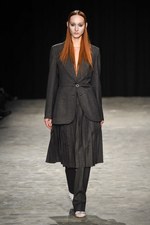 ヴェロニク ブランキーノ 2017-18年秋冬コレクション - 厳格さの中で知的に遊ぶ｜写真34