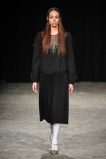 ヴェロニク ブランキーノ 2017-18年秋冬コレクション - 厳格さの中で知的に遊ぶ｜写真37