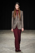 ヴェロニク ブランキーノ 2017-18年秋冬コレクション - 厳格さの中で知的に遊ぶ｜写真43