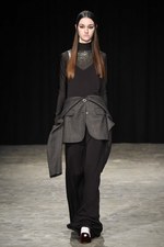 ヴェロニク ブランキーノ 2017-18年秋冬コレクション - 厳格さの中で知的に遊ぶ｜写真46