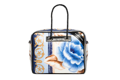 バレンシアガ、伊勢丹新宿にバッグの限定ストア - “バザール”や円形シルエットの新作“エアー”など