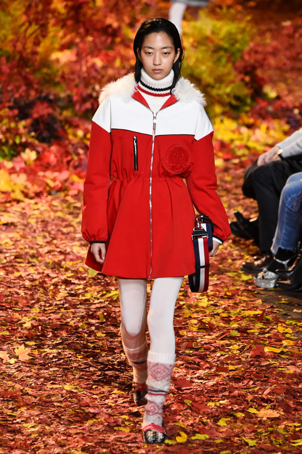 モンクレール ガム・ルージュ(MONCLER GAMME ROUGE) 2017-18年秋冬ウィメンズコレクション シルエット - 写真27