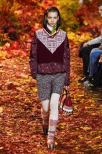 モンクレール ガム・ルージュ 2017年秋冬コレクション - 知的に楽しむ秋のトレッキング｜写真1