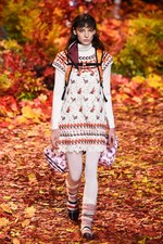 モンクレール ガム・ルージュ 2017年秋冬コレクション - 知的に楽しむ秋のトレッキング｜写真12