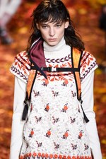 モンクレール ガム・ルージュ 2017年秋冬コレクション - 知的に楽しむ秋のトレッキング｜写真13