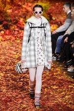 モンクレール ガム・ルージュ 2017年秋冬コレクション - 知的に楽しむ秋のトレッキング｜写真52