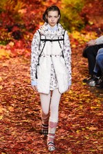 モンクレール ガム・ルージュ 2017年秋冬コレクション - 知的に楽しむ秋のトレッキング｜写真61