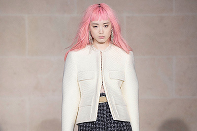 ルイ・ヴィトン 2017-18年秋冬コレクション - ルーブル美術館内で文化の融合を詩的に表現