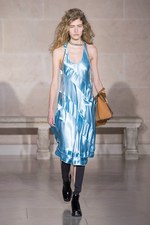 ルイ・ヴィトン 2017-18年秋冬コレクション - ルーブル美術館内で文化の融合を詩的に表現｜写真5