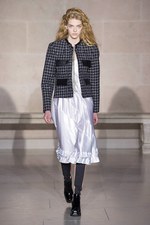 ルイ・ヴィトン 2017-18年秋冬コレクション - ルーブル美術館内で文化の融合を詩的に表現｜写真6