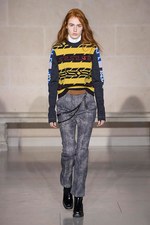 ルイ・ヴィトン 2017-18年秋冬コレクション - ルーブル美術館内で文化の融合を詩的に表現｜写真15