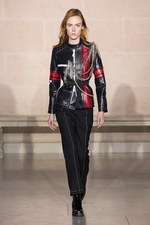 ルイ・ヴィトン 2017-18年秋冬コレクション - ルーブル美術館内で文化の融合を詩的に表現｜写真16