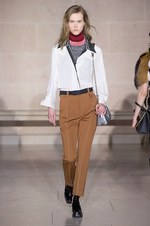 ルイ・ヴィトン 2017-18年秋冬コレクション - ルーブル美術館内で文化の融合を詩的に表現｜写真24