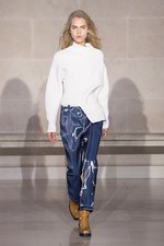 ルイ・ヴィトン 2017-18年秋冬コレクション - ルーブル美術館内で文化の融合を詩的に表現｜写真28