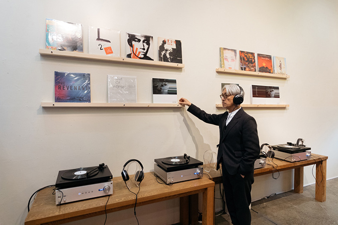 「坂本龍一 | 設置音楽展」ワタリウム美術館にて - 新アルバムも含め、坂本のソロ作品を視聴可能 | 写真