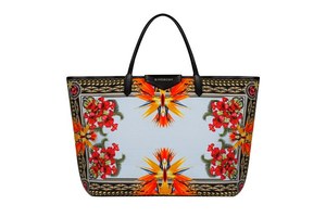 春のスタイルをランクアップさせる、Givenchy by Riccardo Tisciの人気のバッグコレクションが新色で登場｜写真10