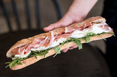 「ンーモッツァ(Mmmozza)」