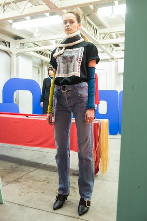 コトナ 2017-18年秋冬コレクション - モダンアートに包まれたフライトアテンダント｜写真12