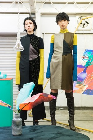 コトナ 2017-18年秋冬コレクション - モダンアートに包まれたフライトアテンダント｜写真14