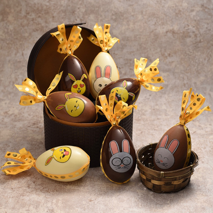 フレデリック カッセルのイースター、絵文字風のウサギが描かれたエッグ型チョコ｜写真2