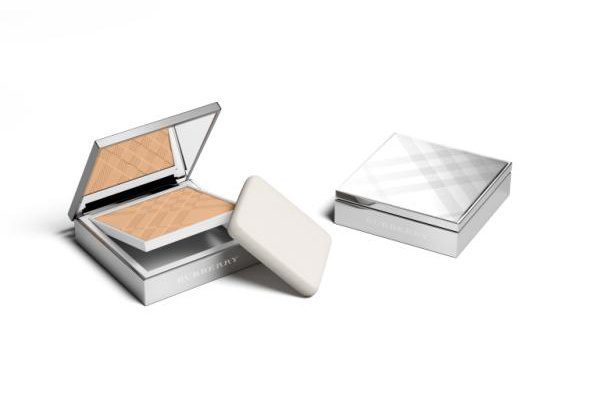 バーバリー「バーバリー ブライトグロウ コンパクト」