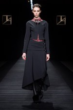 タエ アシダ 2017-18年秋冬コレクション - 輝く星々を多彩な素材に映して｜写真1