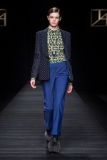 タエ アシダ 2017-18年秋冬コレクション - 輝く星々を多彩な素材に映して｜写真2