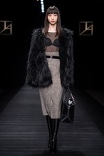 タエ アシダ 2017-18年秋冬コレクション - 輝く星々を多彩な素材に映して｜写真16