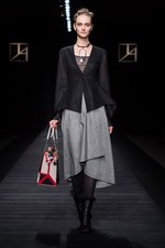 タエ アシダ 2017-18年秋冬コレクション - 輝く星々を多彩な素材に映して｜写真22