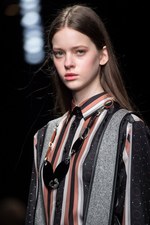 タエ アシダ 2017-18年秋冬コレクション - 輝く星々を多彩な素材に映して｜写真28