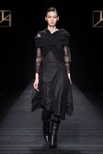 タエ アシダ 2017-18年秋冬コレクション - 輝く星々を多彩な素材に映して｜写真31