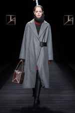 タエ アシダ 2017-18年秋冬コレクション - 輝く星々を多彩な素材に映して｜写真32