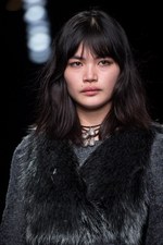 タエ アシダ 2017-18年秋冬コレクション - 輝く星々を多彩な素材に映して｜写真35