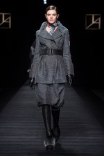 タエ アシダ 2017-18年秋冬コレクション - 輝く星々を多彩な素材に映して｜写真37