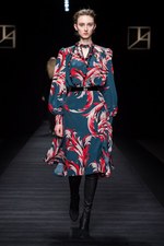 タエ アシダ 2017-18年秋冬コレクション - 輝く星々を多彩な素材に映して｜写真42