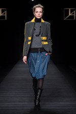 タエ アシダ 2017-18年秋冬コレクション - 輝く星々を多彩な素材に映して｜写真46