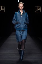 タエ アシダ 2017-18年秋冬コレクション - 輝く星々を多彩な素材に映して｜写真47