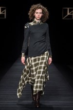 タエ アシダ 2017-18年秋冬コレクション - 輝く星々を多彩な素材に映して｜写真49