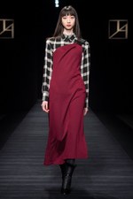 タエ アシダ 2017-18年秋冬コレクション - 輝く星々を多彩な素材に映して｜写真50