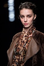 タエ アシダ 2017-18年秋冬コレクション - 輝く星々を多彩な素材に映して｜写真54