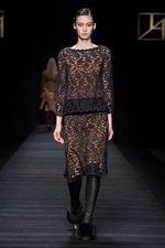 タエ アシダ 2017-18年秋冬コレクション - 輝く星々を多彩な素材に映して｜写真56