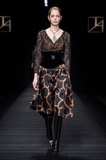 タエ アシダ 2017-18年秋冬コレクション - 輝く星々を多彩な素材に映して｜写真57