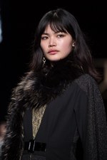 タエ アシダ 2017-18年秋冬コレクション - 輝く星々を多彩な素材に映して｜写真62