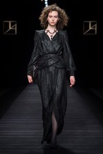 タエ アシダ 2017-18年秋冬コレクション - 輝く星々を多彩な素材に映して｜写真69