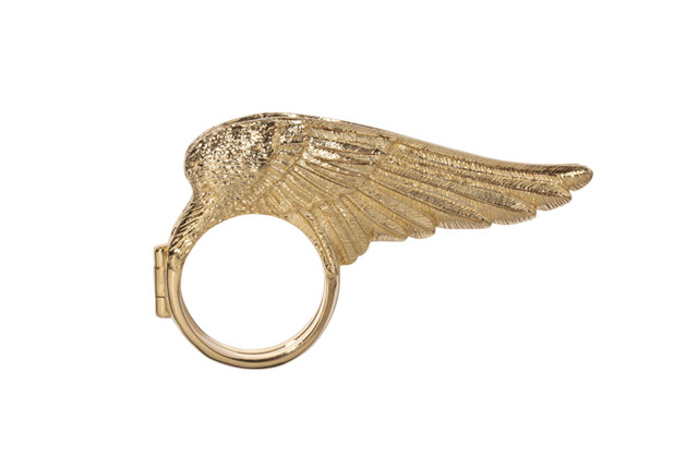 fly_ring_gold_1.jpg