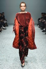 ファイブノット 2017-18年秋冬コレクション - 旅の思い出を豊かなファブリックに溶け込ませて｜写真21