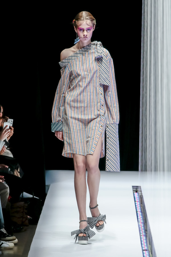 タイ発・ラララブが東京に、2017-18年秋冬コレクションを発表 - 伝統織物をファンキーに昇華｜写真9