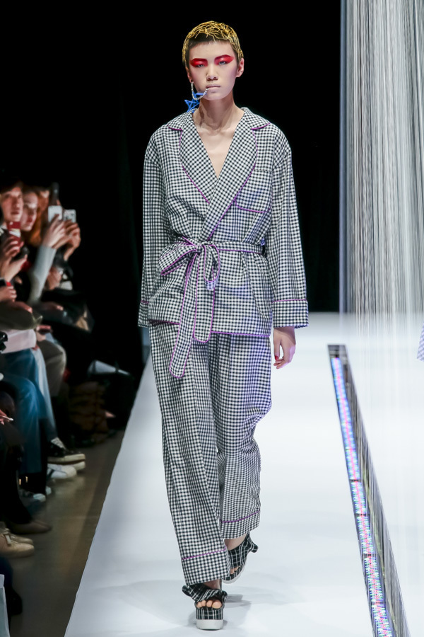 タイ発・ラララブが東京に、2017-18年秋冬コレクションを発表 - 伝統織物をファンキーに昇華｜写真11